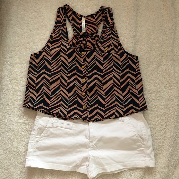 ⭐️Cropped Razor back Chevron Top - Picture 1 of 4